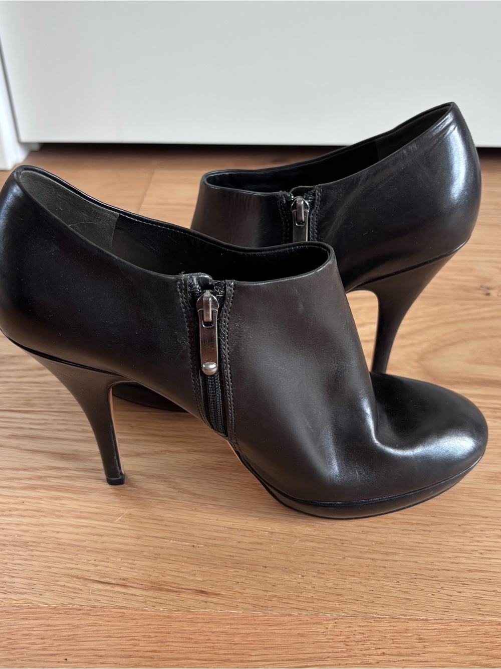 Via Spiga Black Leather High-Heel Ankle Booties with Side Zip